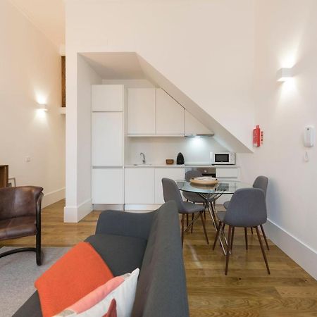 Lovelystay - Cozy Duplex With Patio Right Off Train&Metro Station 포르투 외부 사진