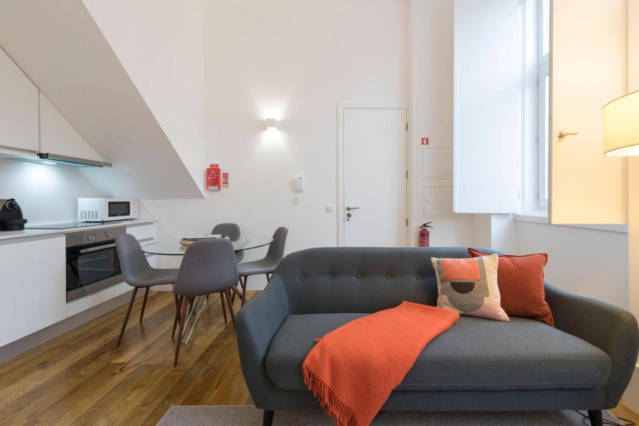 Lovelystay - Cozy Duplex With Patio Right Off Train&Metro Station 포르투 외부 사진