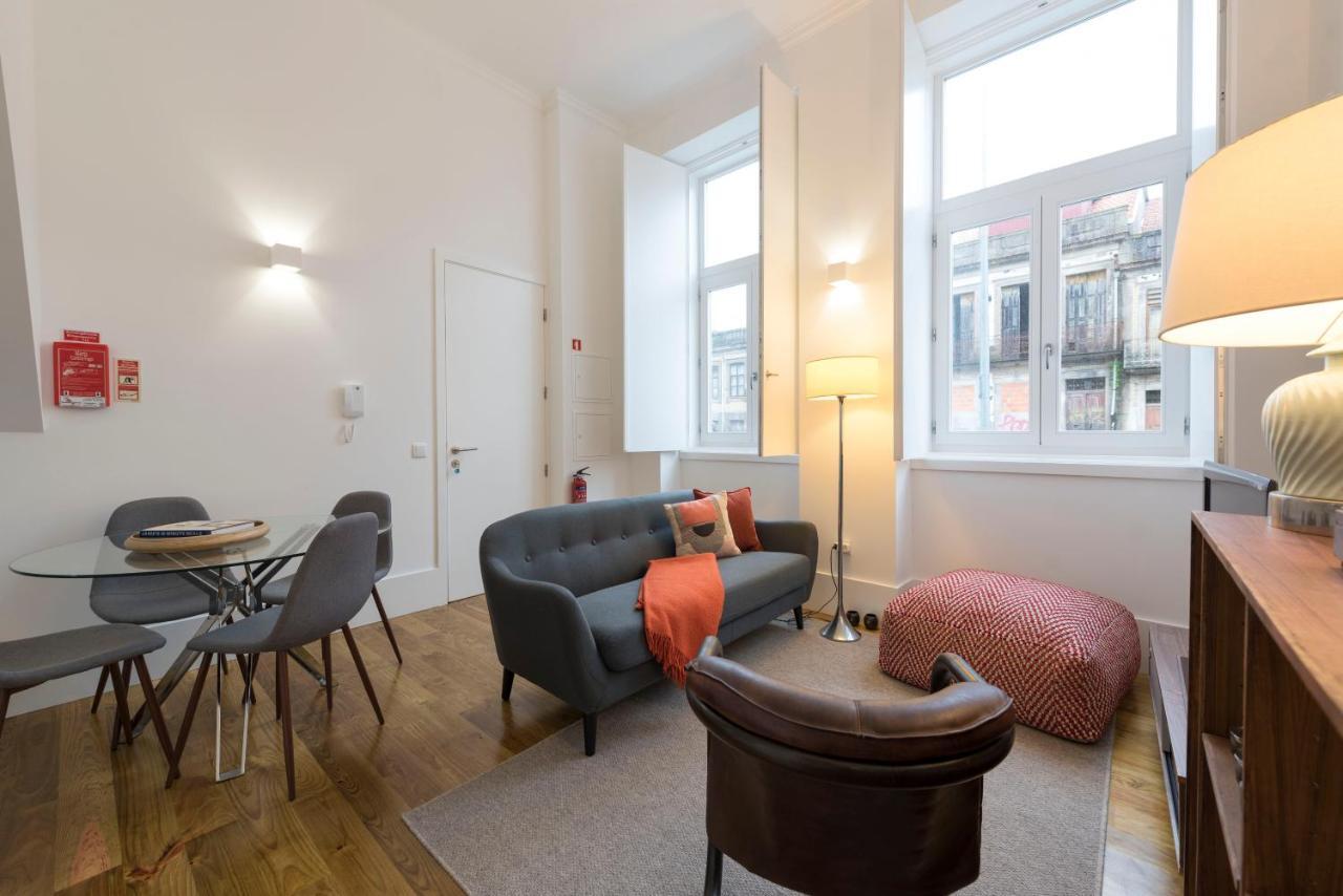 Lovelystay - Cozy Duplex With Patio Right Off Train&Metro Station 포르투 외부 사진