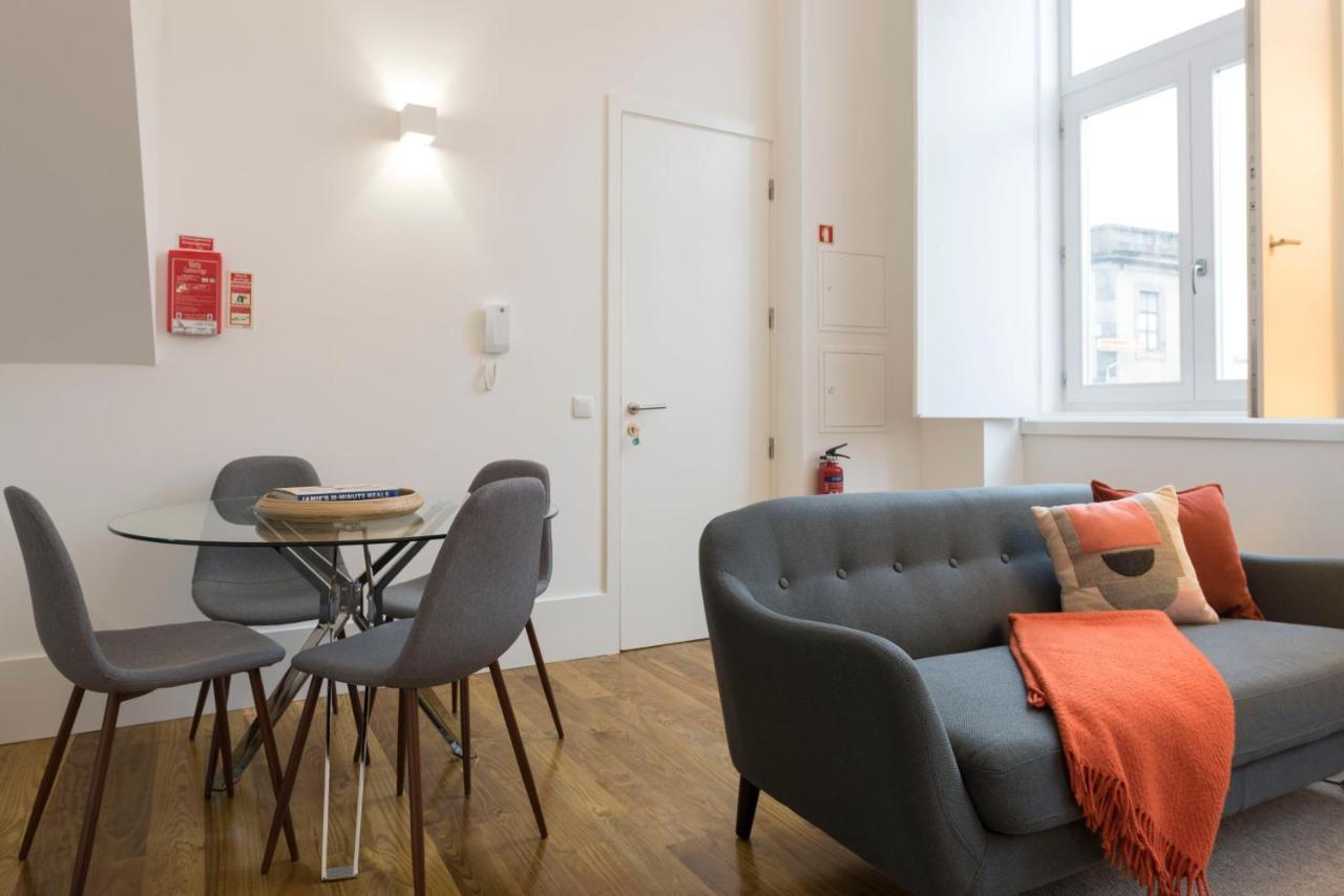 Lovelystay - Cozy Duplex With Patio Right Off Train&Metro Station 포르투 외부 사진