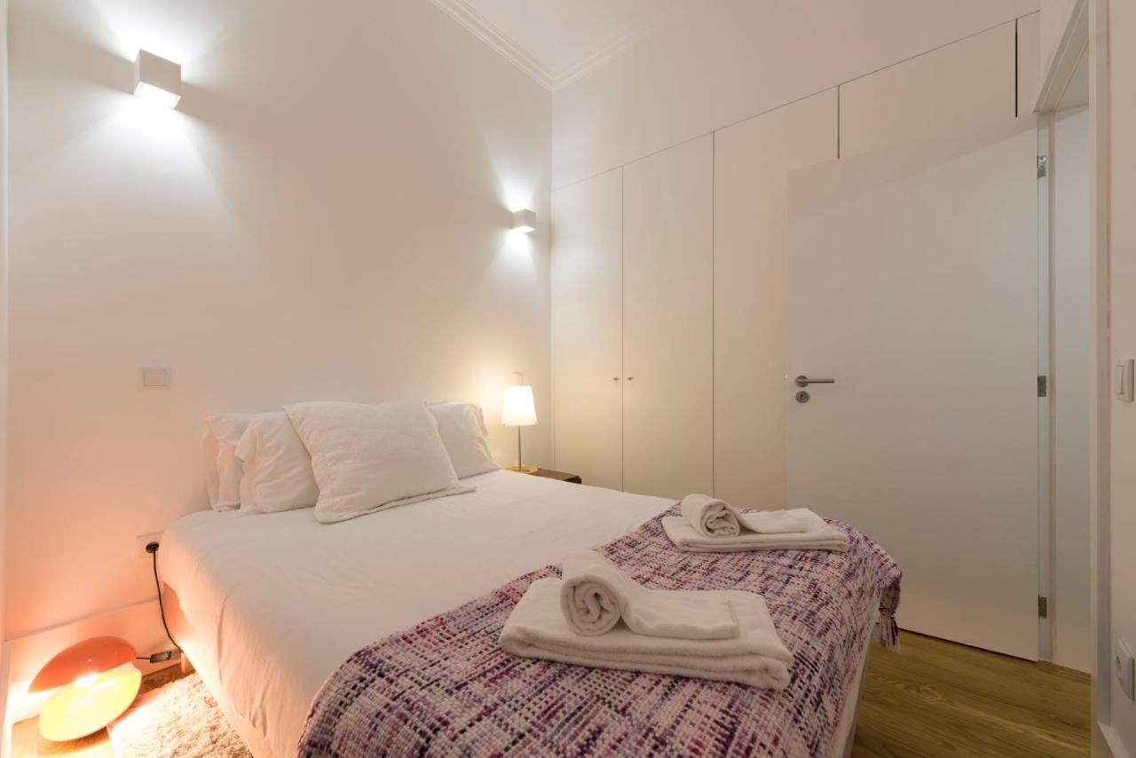 Lovelystay - Cozy Duplex With Patio Right Off Train&Metro Station 포르투 외부 사진