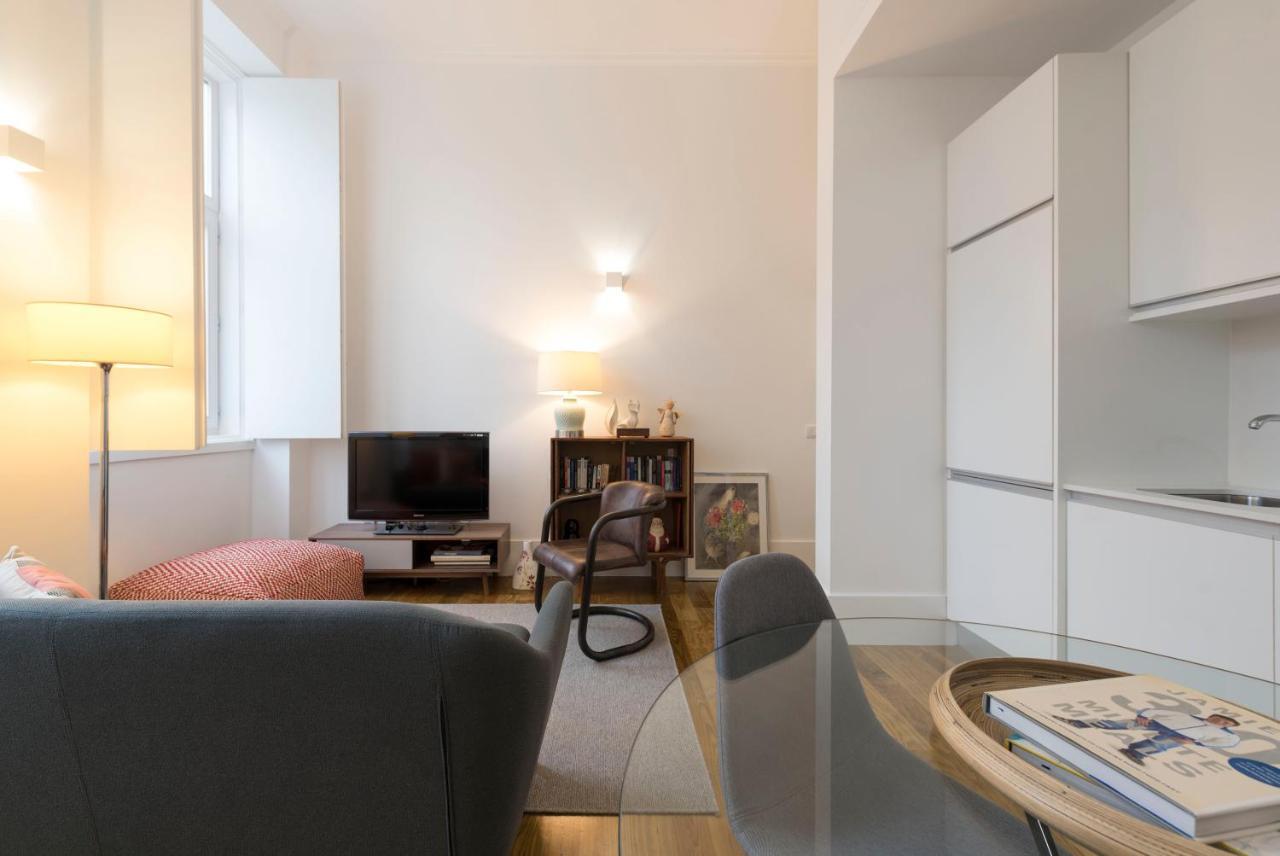 Lovelystay - Cozy Duplex With Patio Right Off Train&Metro Station 포르투 외부 사진