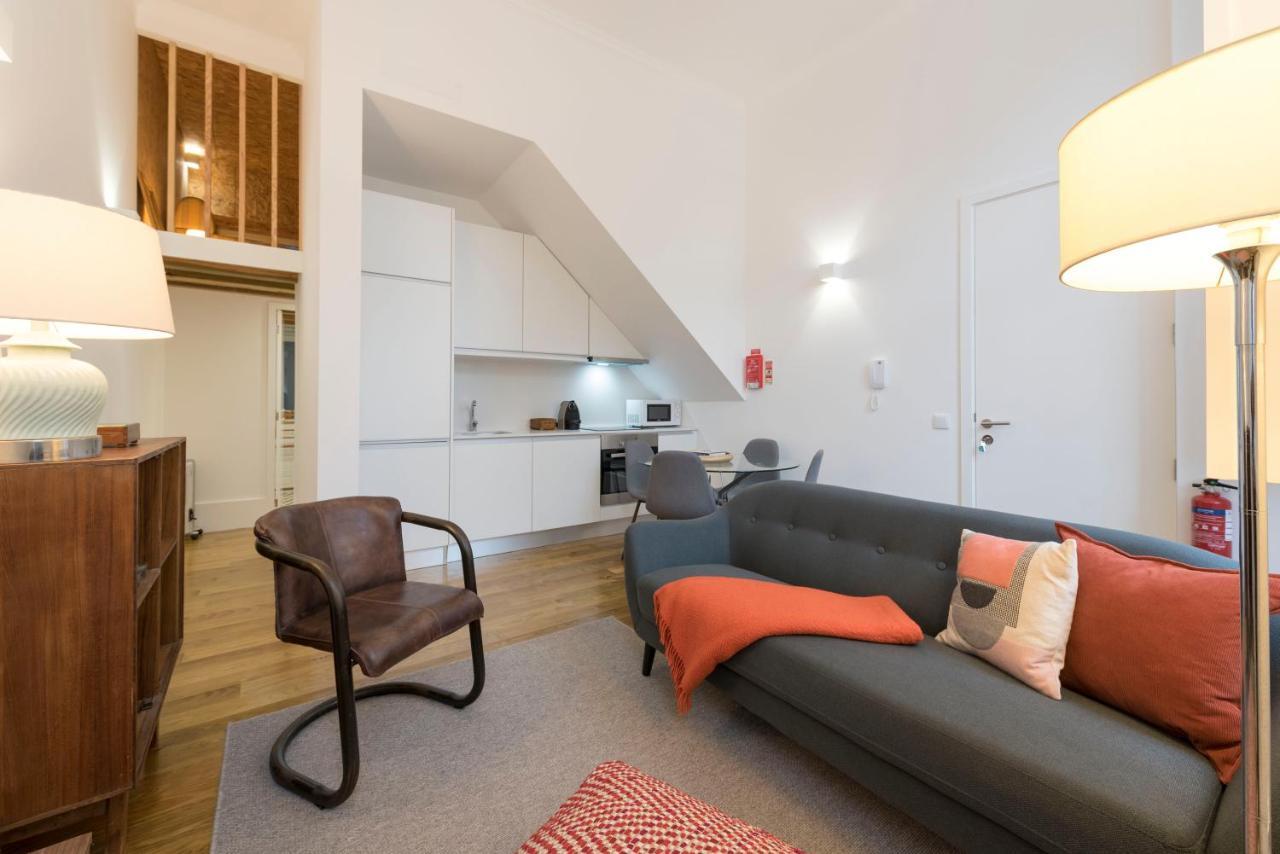 Lovelystay - Cozy Duplex With Patio Right Off Train&Metro Station 포르투 외부 사진