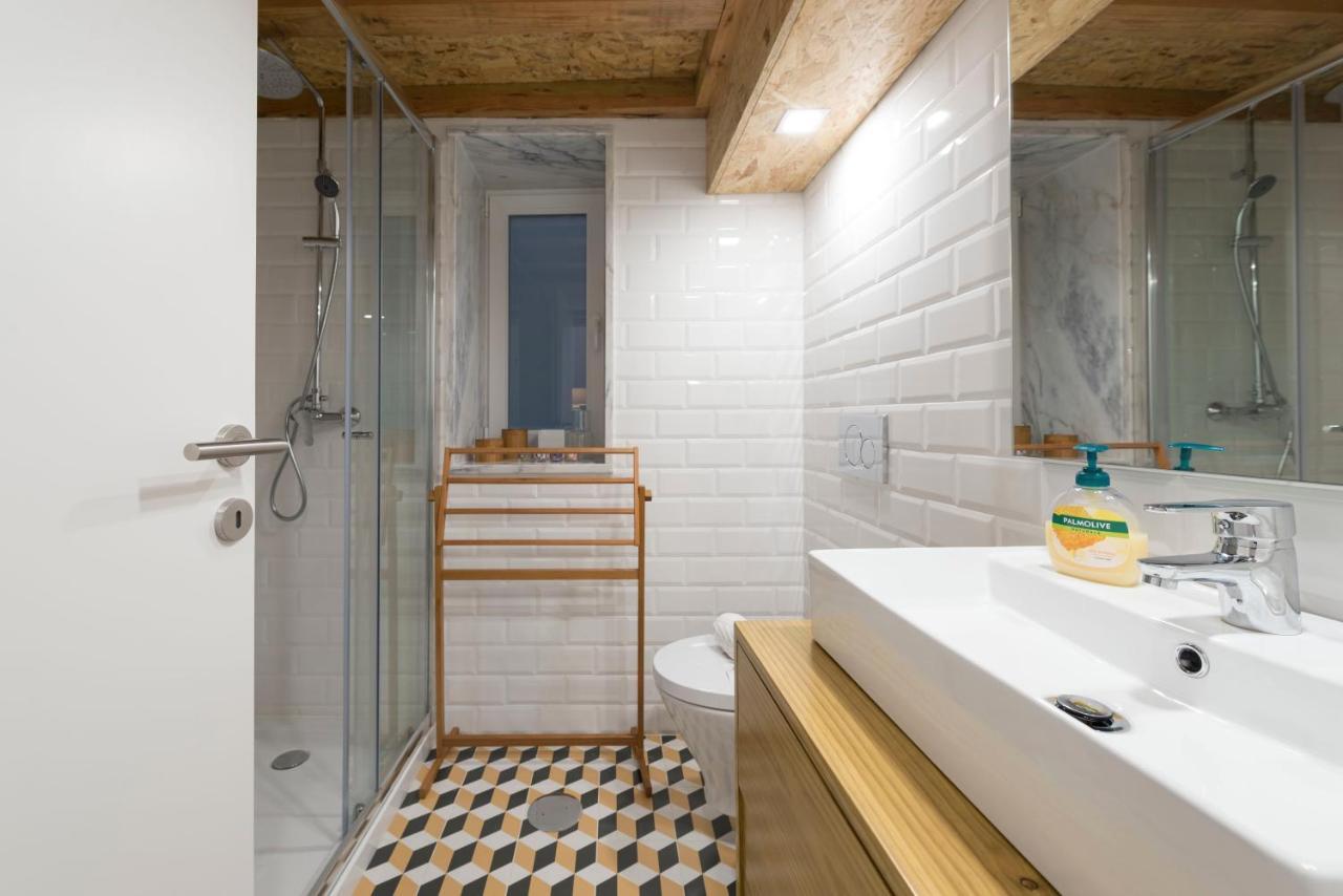 Lovelystay - Cozy Duplex With Patio Right Off Train&Metro Station 포르투 외부 사진